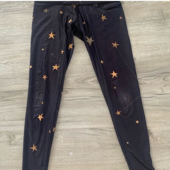 2-piece Teeki Top Pants set 🤩 worn twice. Darker Navy bottoms + Blue crop tank - Picture 11 of 16